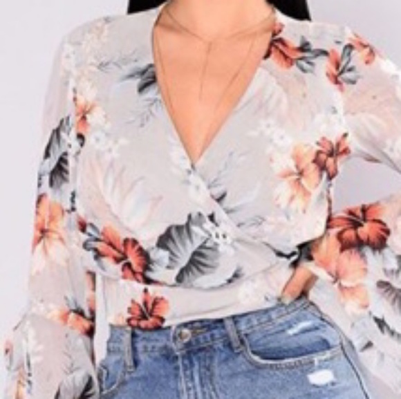 blouse - Picture 1 of 2